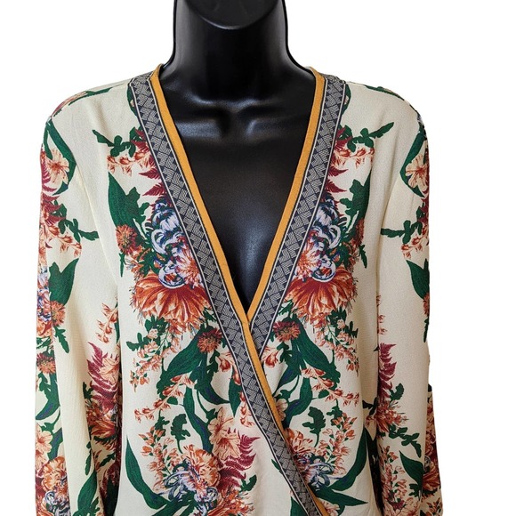 Flying Tomato Cross Front Floral Blouse with Bell Sleeves Size Small - Picture 3 of 8
